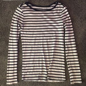 Gap. Women’s long sleeved shirt.